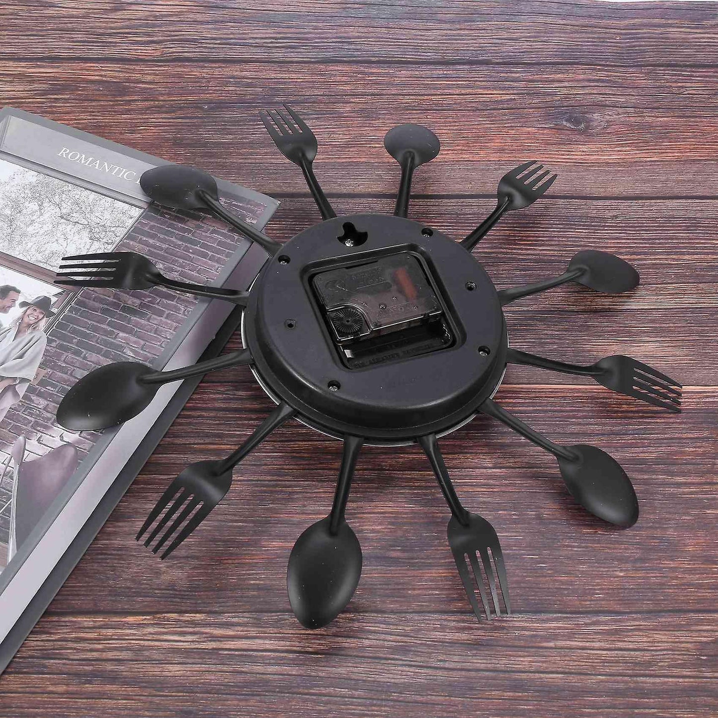Noiseless Stainless Steel Knife and Fork Spoon Wall Clock Decor